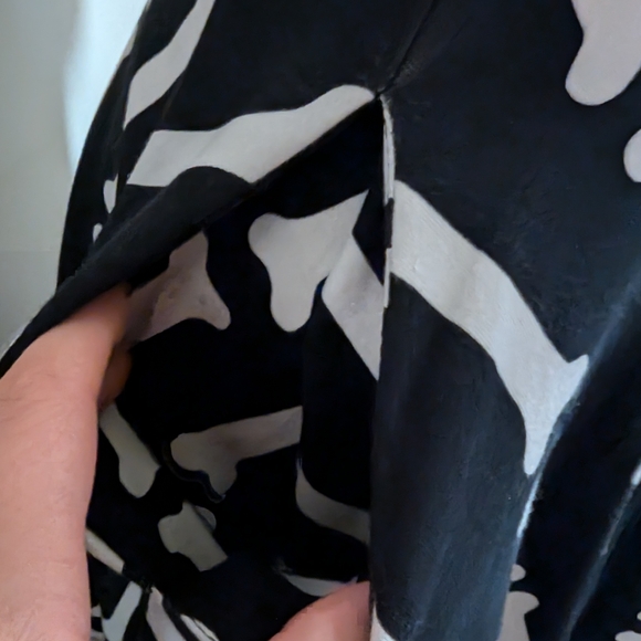 Bone skirt - med fits more like a small - Picture 2 of 3